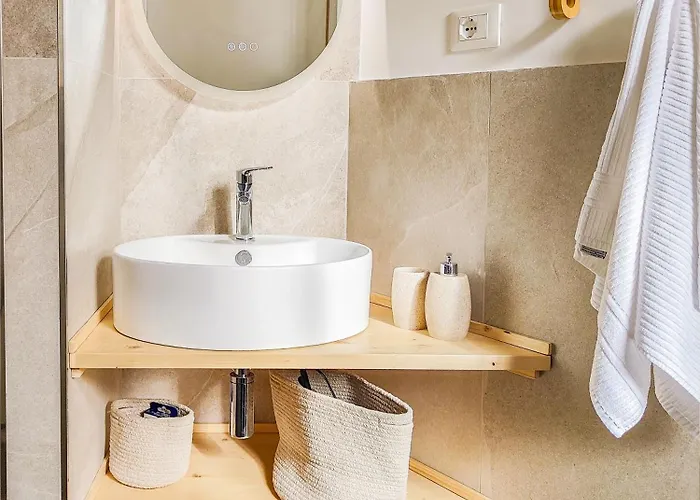 Apartment 50mt Metro Station - 20min Walking From Colosseum - Romecentralhouse - Elegant And Fully Equipped Rome